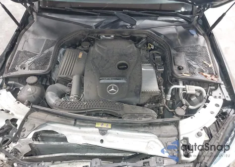 2017 Mercedes-Benz C 300 Sport 4Matic z USA, uszkodzony, nr VIN 55SWF4KB7HU200450